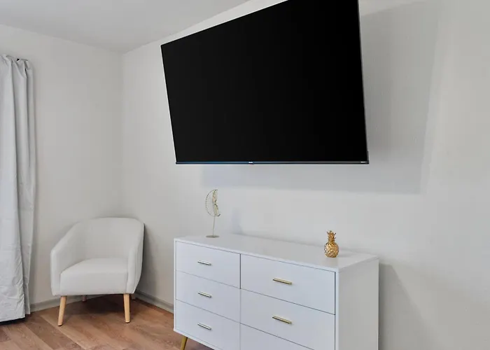 Ultimate Getaway 2br, Arcade, Free Parking And Pool *